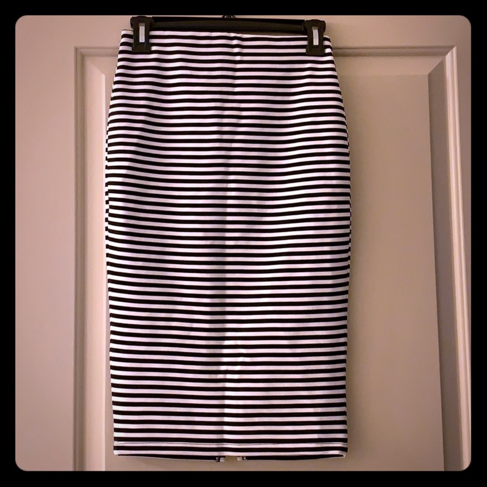 ♣️Black and White Pencil Skirt♣️